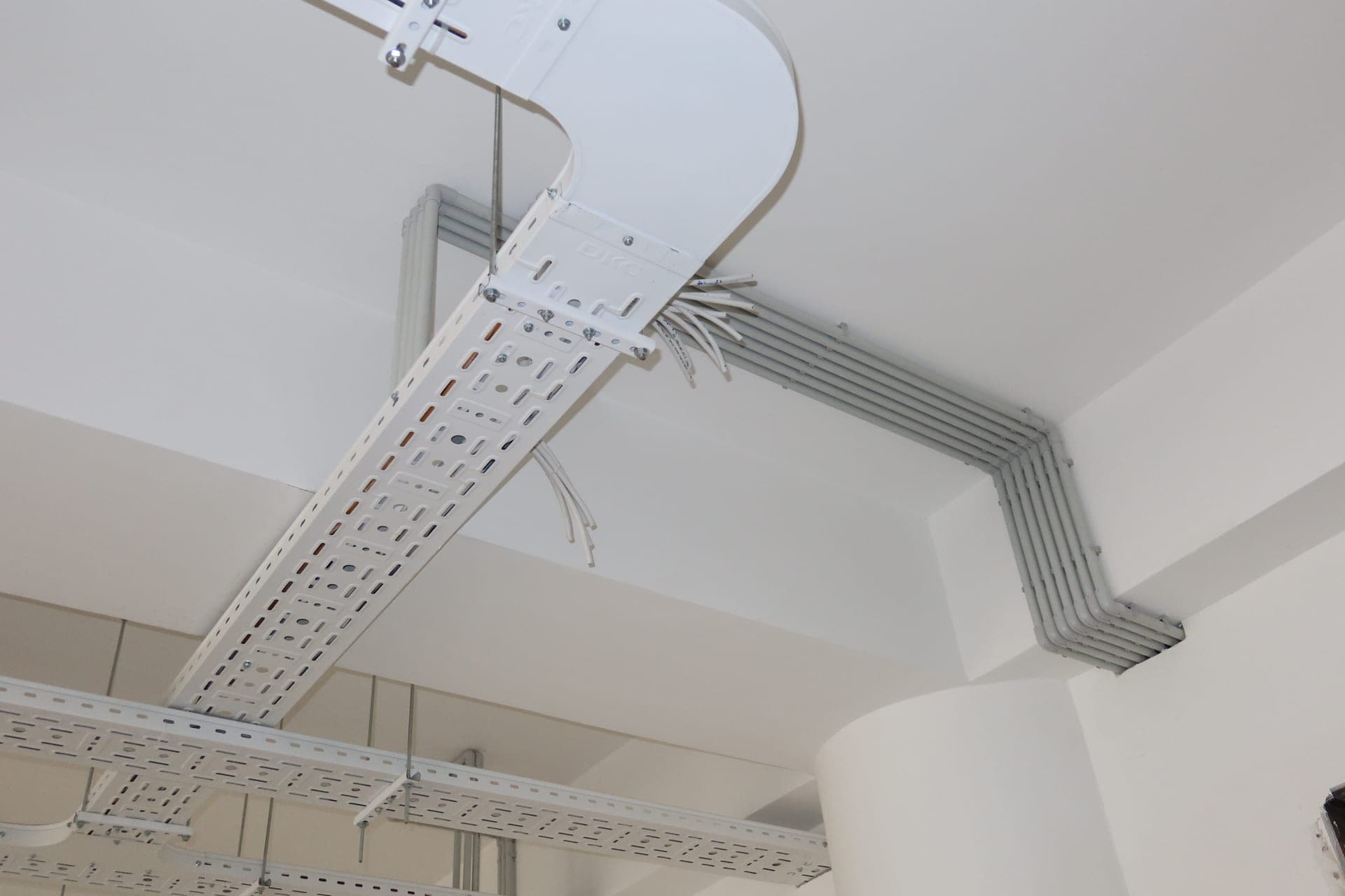 Modena Business Center - Azatutyan 1/15